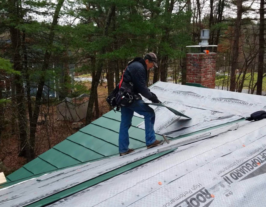 metal roofing installer