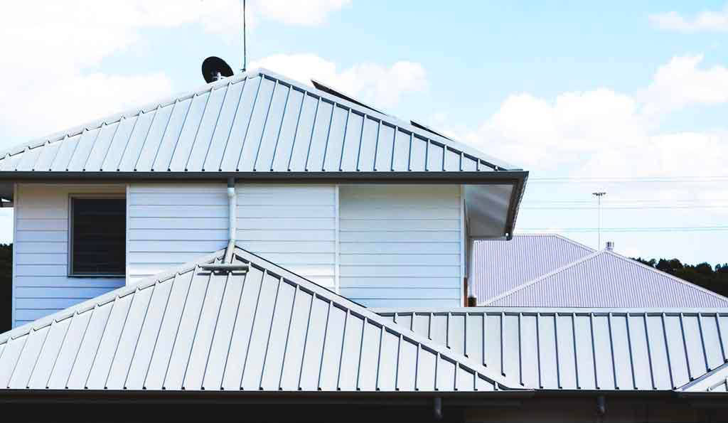 Roofing contractors prefer metal roof installation because the roofs are quality, durable and add curb appeal.