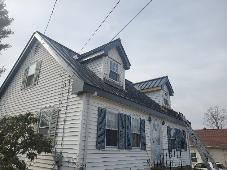 Should Plywood Go Under a Metal Roof in Connecticut