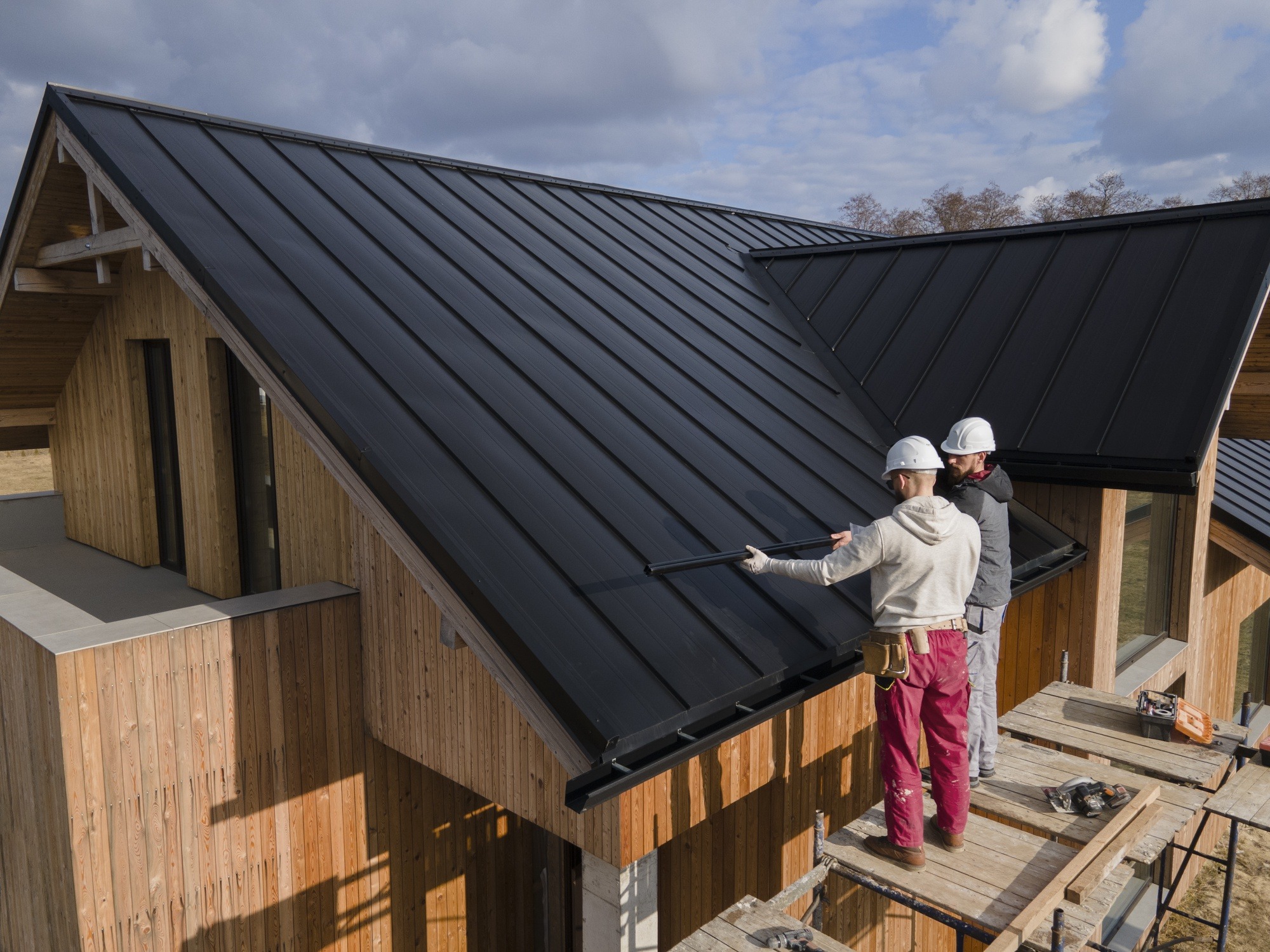 full shot roofers working together with helmets (1)